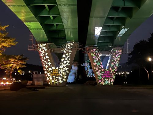 괴산 역사박물관 교각 고보조명